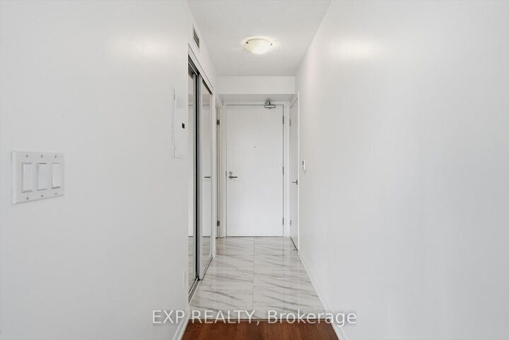 Property Photo:  209 Fort York Boulevard 667  ON M5V 4A1 