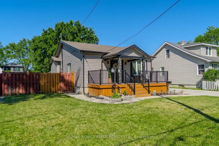 Property Photo:  1721 S Cameron Blvd Boulevard  ON N9B 3C9 