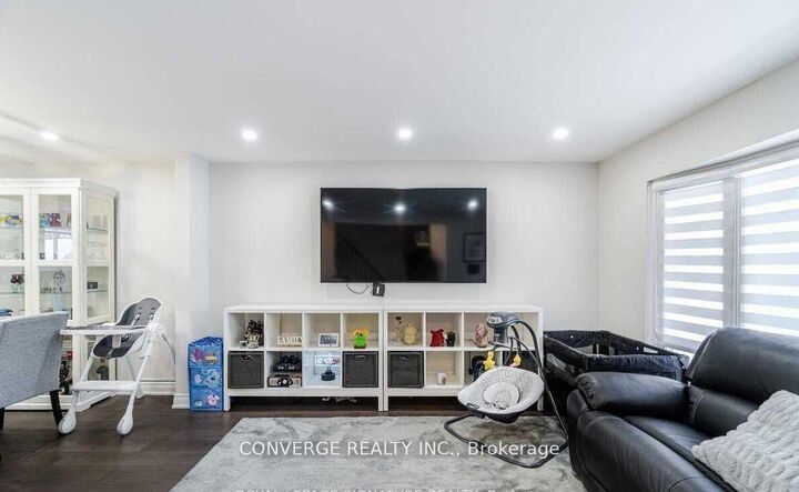 Property Photo:  39 Greenwood Crescent  ON L6S 1T2 