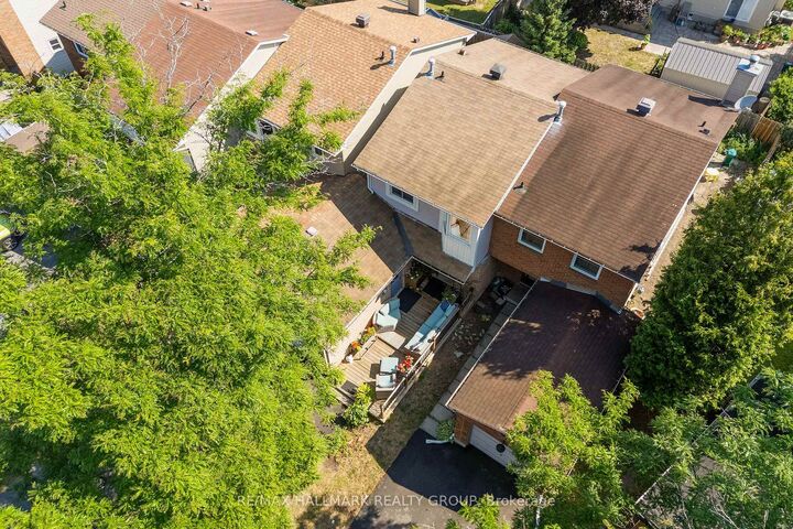 Property Photo: 1446 Deavy Way ON K1E 2W8
