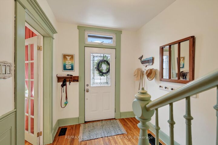 Property Photo:  664 Center Street  ON K1K 2N9 