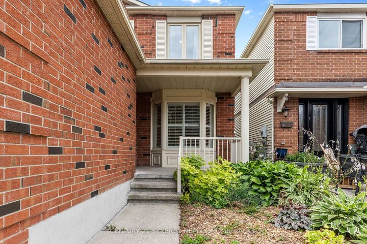 Property Photo: 1449 Laurin Crescent ON K1E 3H3
