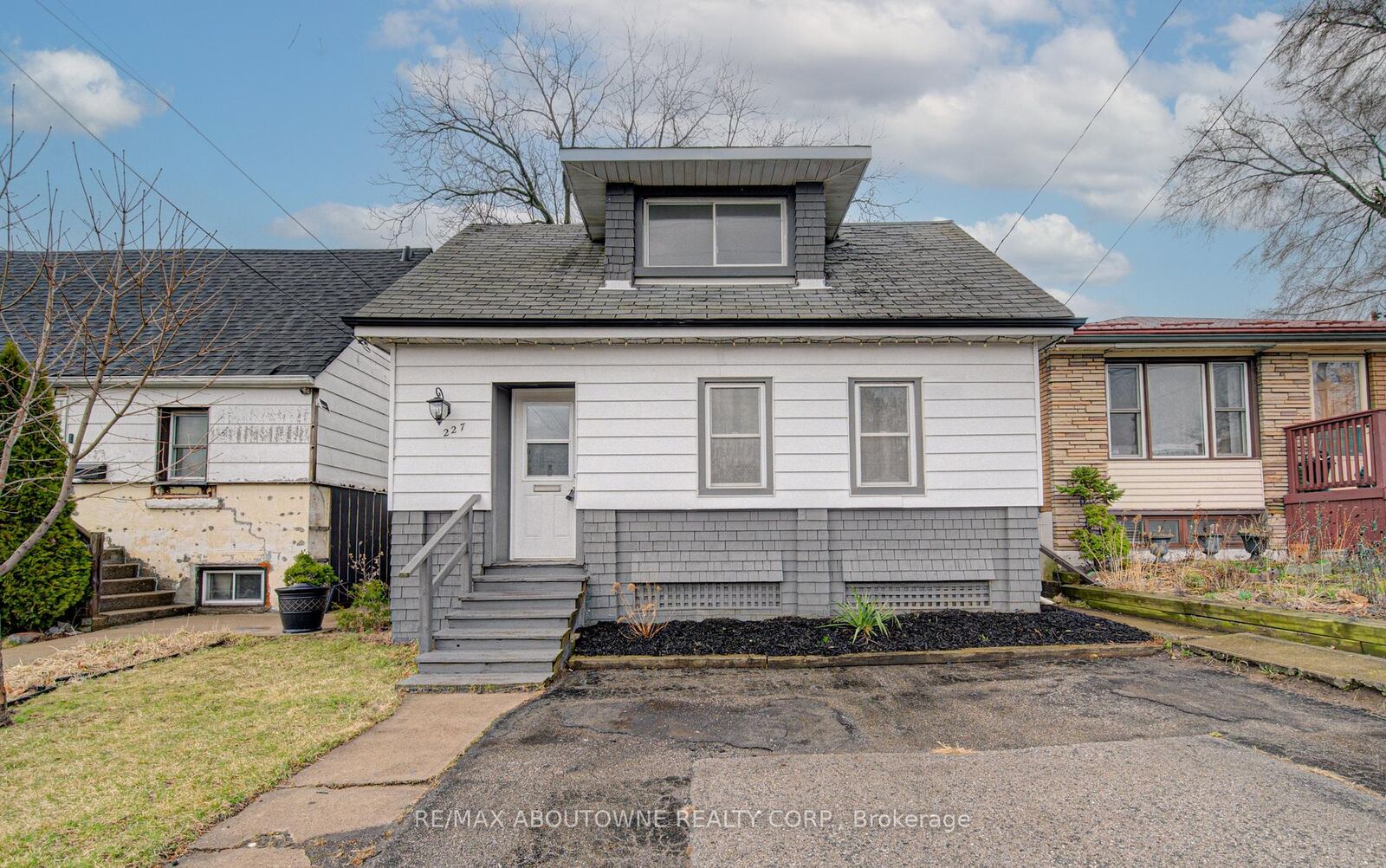 Property Photo:  227 East 23rd Street  ON L8V 2X2 
