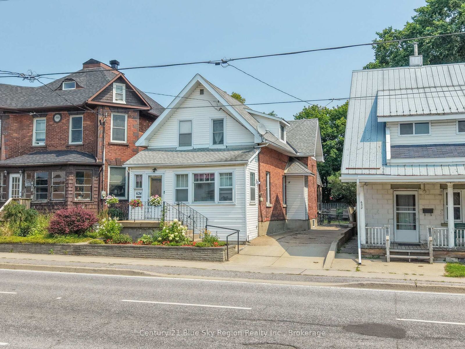 Property Photo:  624 McIntyre Street E  ON P1B 1E5 