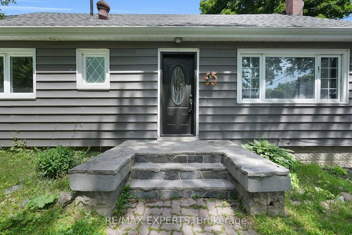 Property Photo:  92 Tupper Street W Main  ON L9R 1E4 