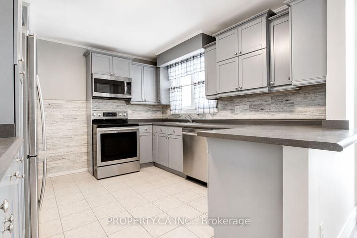 Property Photo: 71 Highpark Avenue Upper ON N2C 2C3