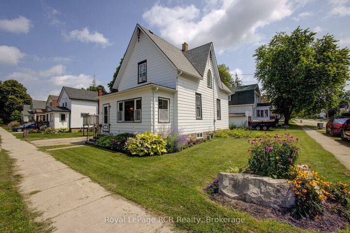 Property Photo:  210 Davidson Avenue N  ON N4W 3A4 