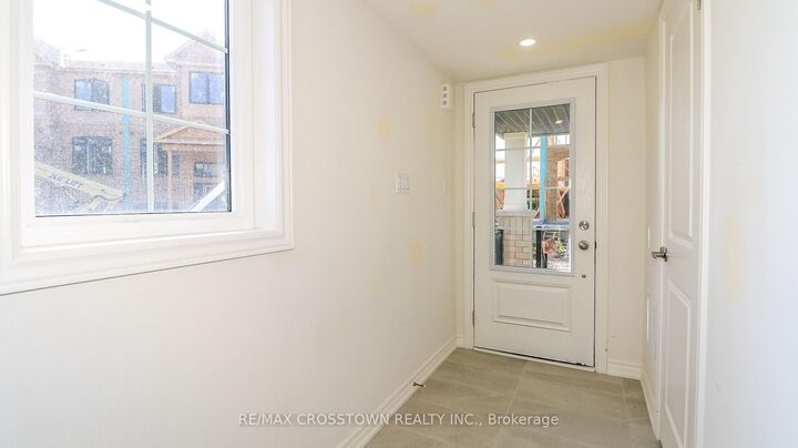 Property Photo:  1985 Matteer Court 32  ON L9S 0V2 
