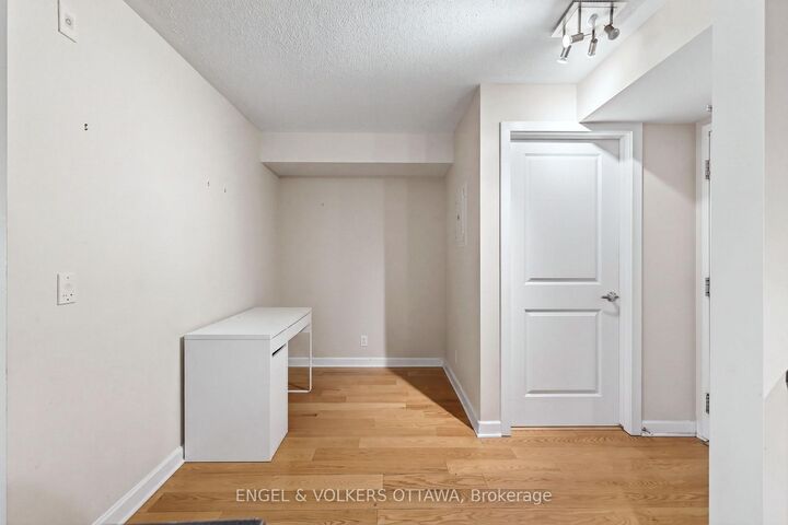 Property Photo:  138 Somerset Street W 604  ON K2P 0A3 