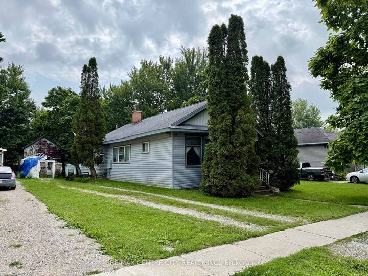 Property Photo:  240 King Street  ON N0M 1V0 