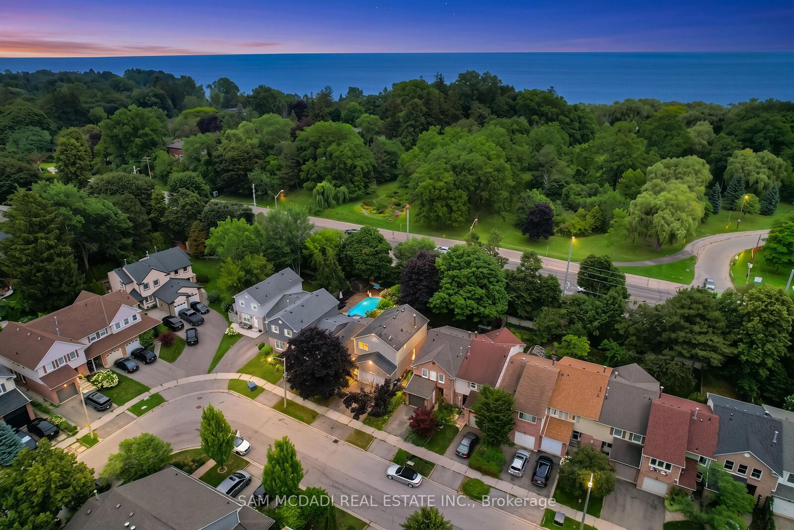 Property Photo: 644 Sweetwater Place ON L5H 3Y8