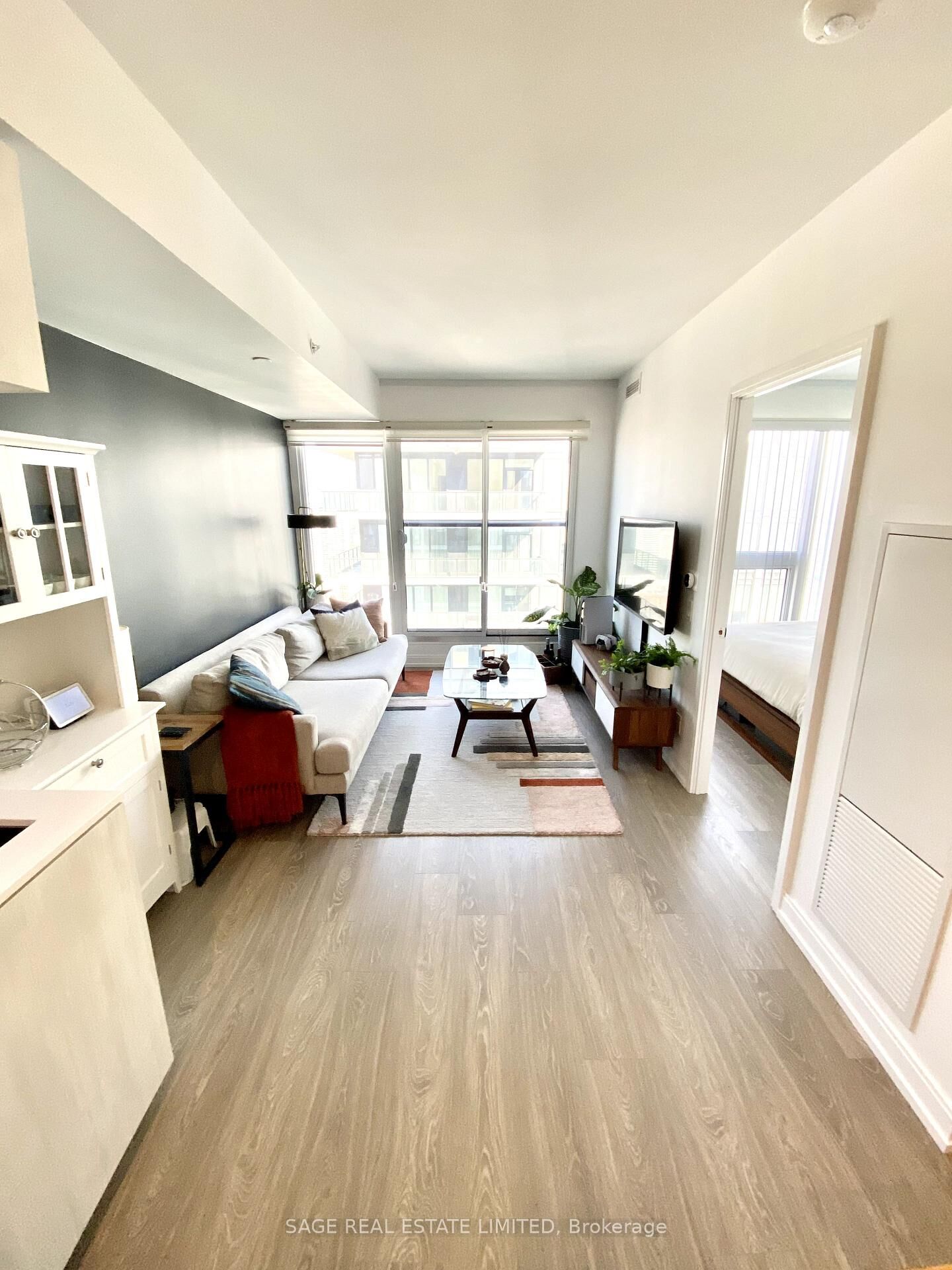 Property Photo:  181 Dundas Street E 5512  ON M5A 0N5 