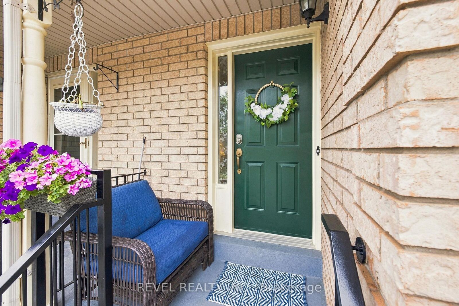 Property Photo:  2 Sir Lou Drive 89  ON L6Y 5A8 