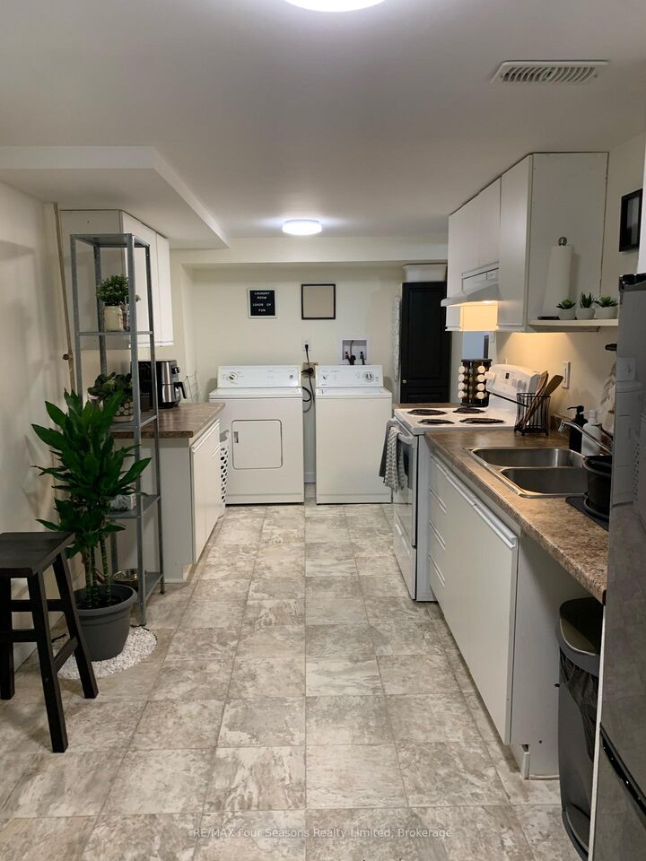 Property Photo:  57 Courtice Crescent Unit 2  ON L9Y 4N7 