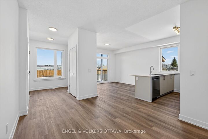Property Photo:  114 Stardust Private  ON K1T 3W6 