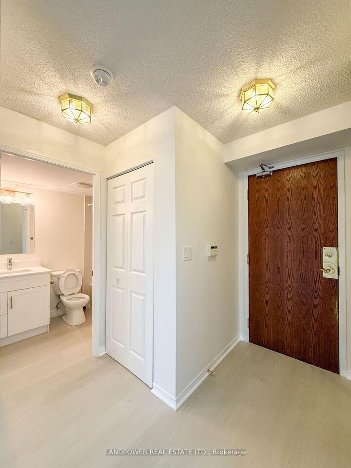 Property Photo: 3 Pemberton Avenue 206 ON M2M 4M1