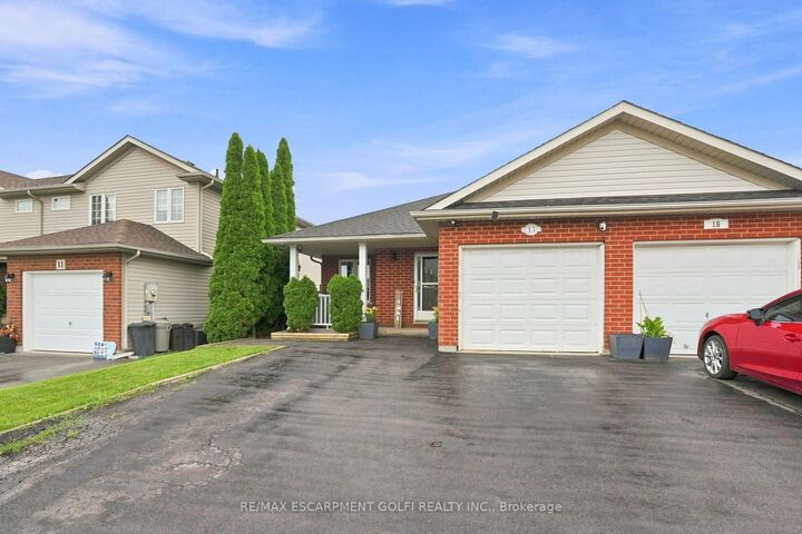 Property Photo: 13 Golden Acres Drive ON L0R 2A0