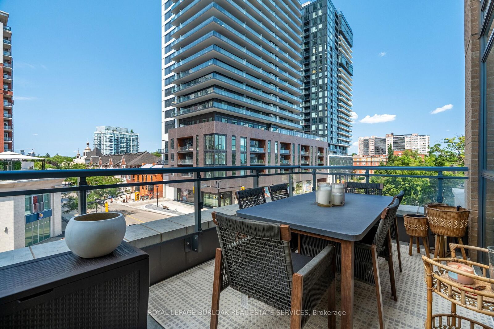 Property Photo:  2060 Lakeshore Road 304  ON L7R 0G2 