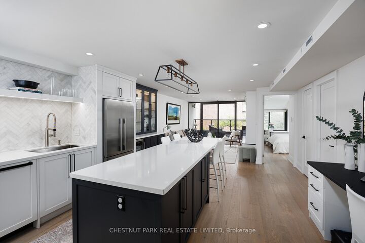Property Photo:  40 Oaklands Avenue 203  ON M4V 2Z3 