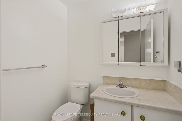 Property Photo: 11 Four Winds Drive 18 ON M3J 1K7