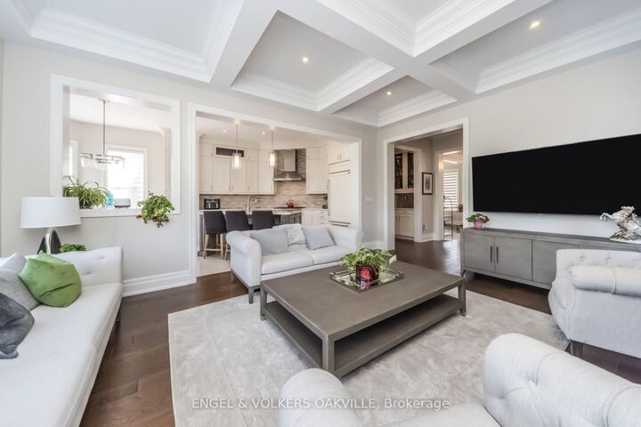 Property Photo: 3 Holdroyd Court ON L7G 0E8