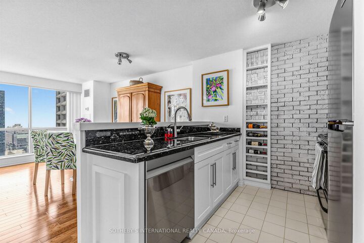 Photo de la propriété: 10 Yonge Street 2809 ON M5E 1R4