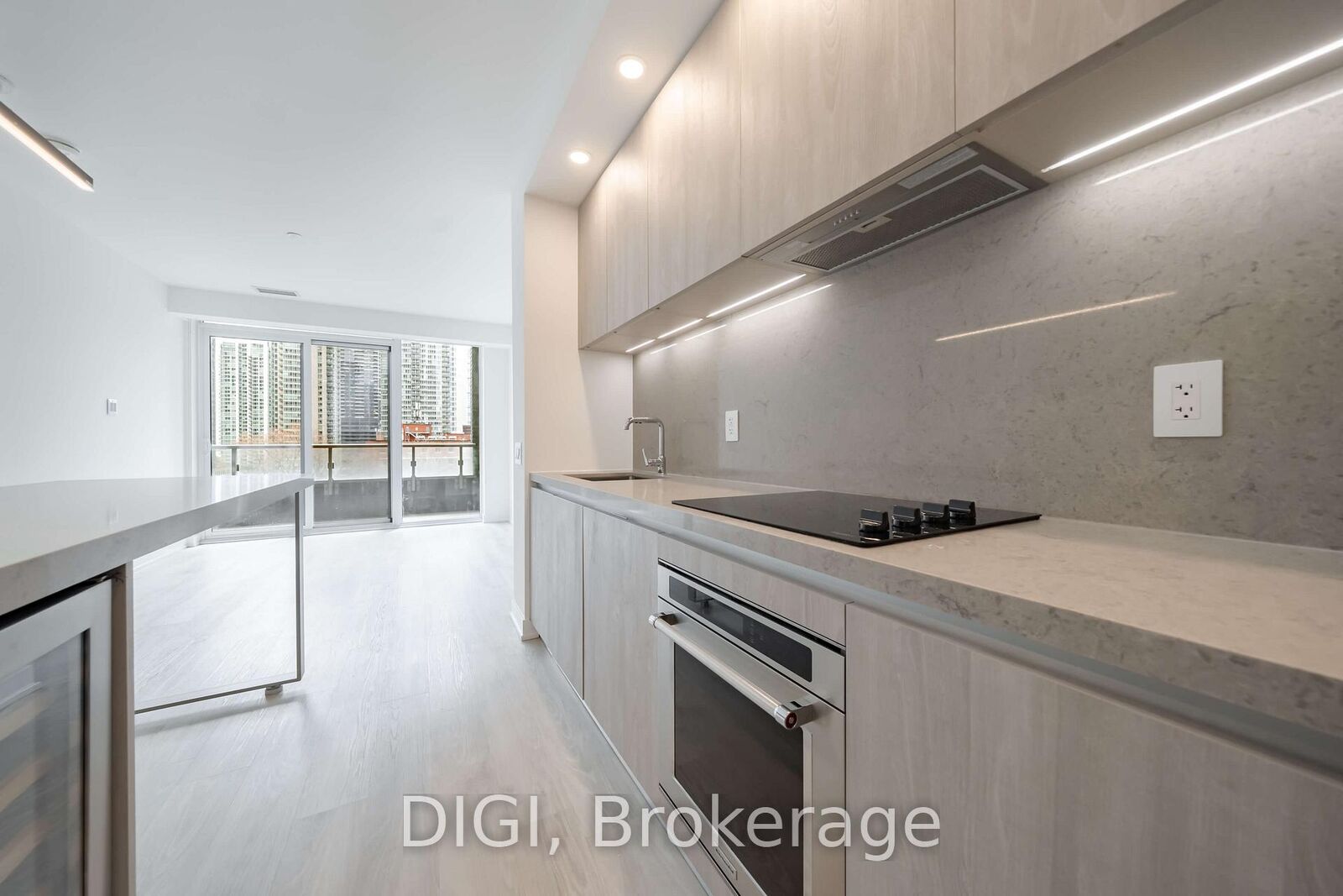 Property Photo:  57 Spadina Avenue 1109  ON M5V 0T9 