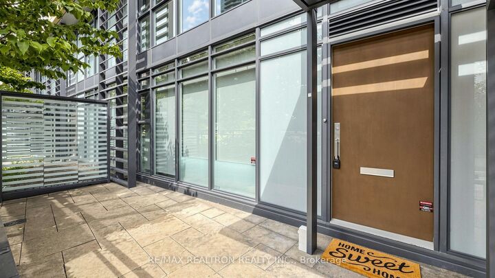 102 Fort York Boulevard — photo 1