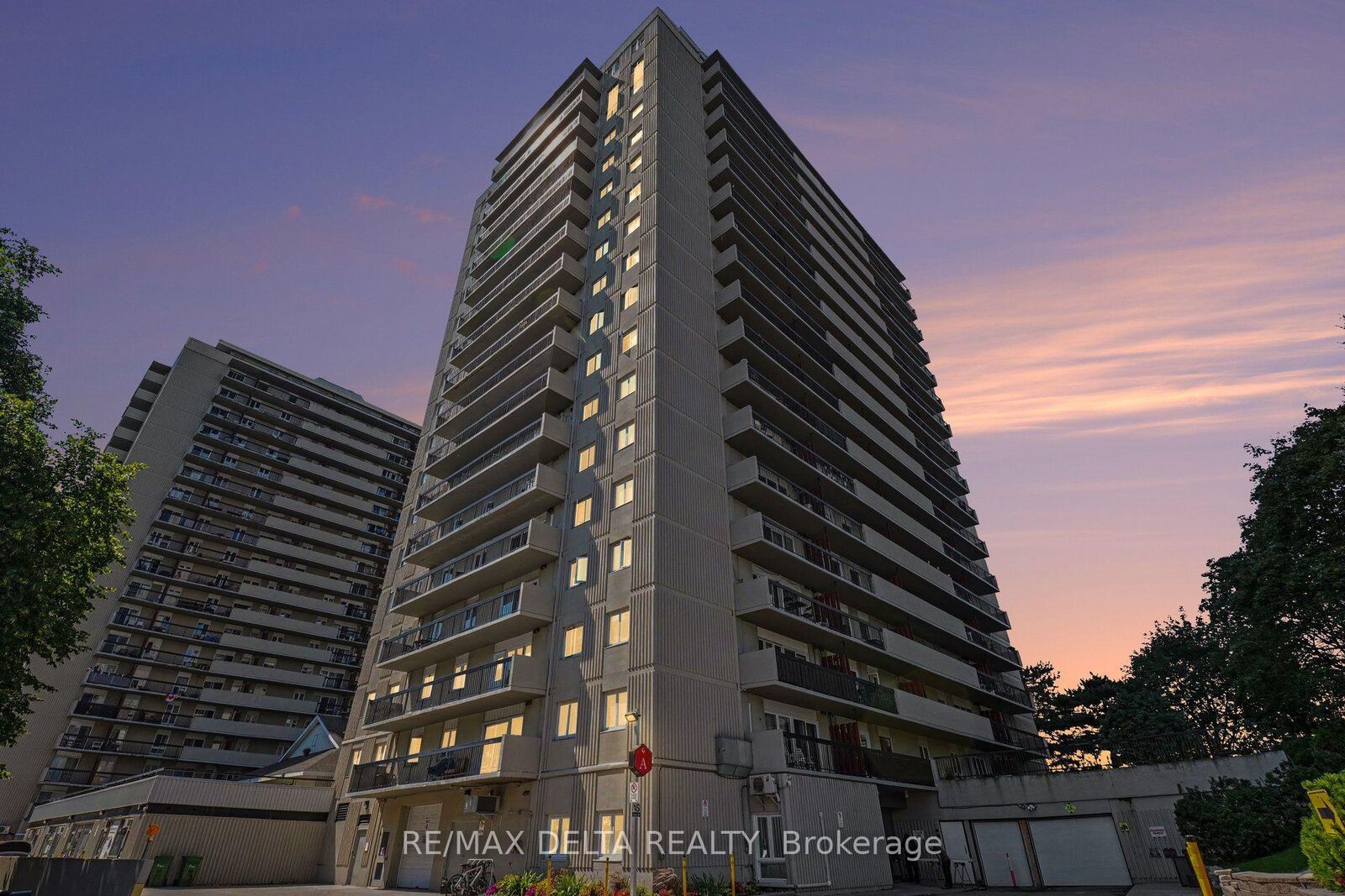 Property Photo:  158A McArthur Avenue 1610  ON K1L 8C9 
