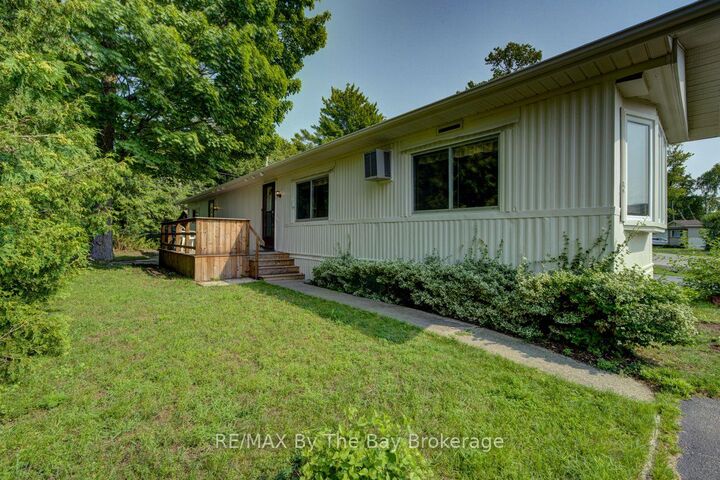 Property Photo: 55 Georgian Glen Drive ON L9Z 1K7