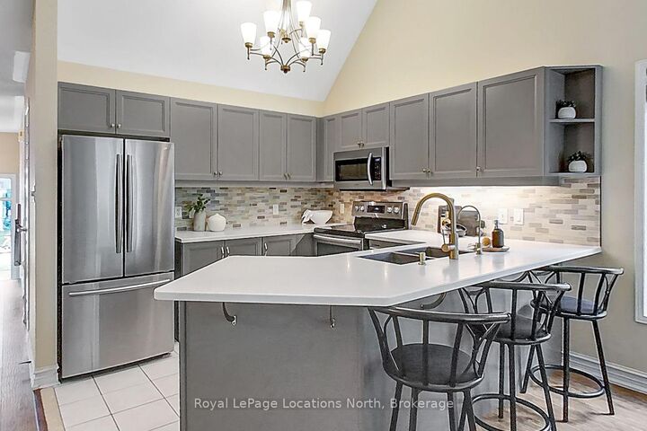 Property Photo: 25 Green Briar Drive ON L9Y 5H9