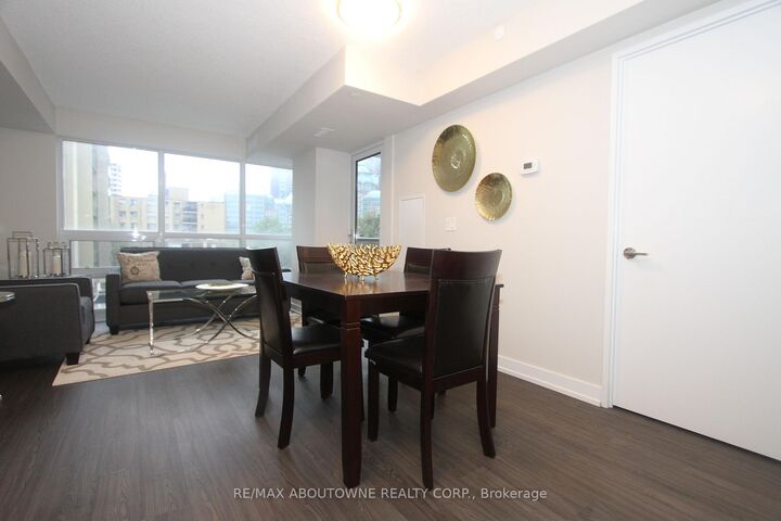 Property Photo:  561 Sherbourne Street 3207  ON M4X 0A1 
