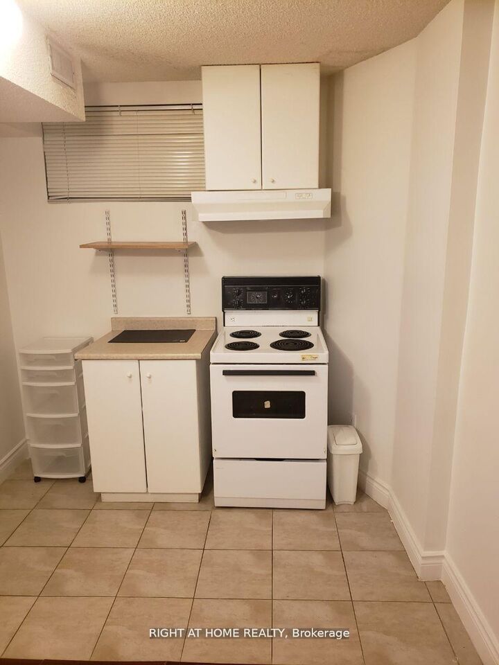 Property Photo:  10 Fisico Court  ON L4B 3Z2 