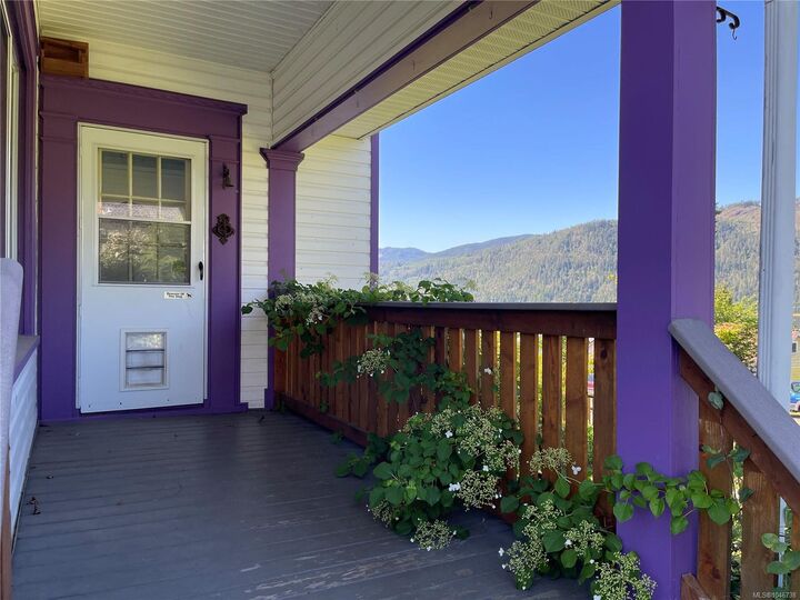 Property Photo: 2629 2nd Ave BC V9Y 1Z8