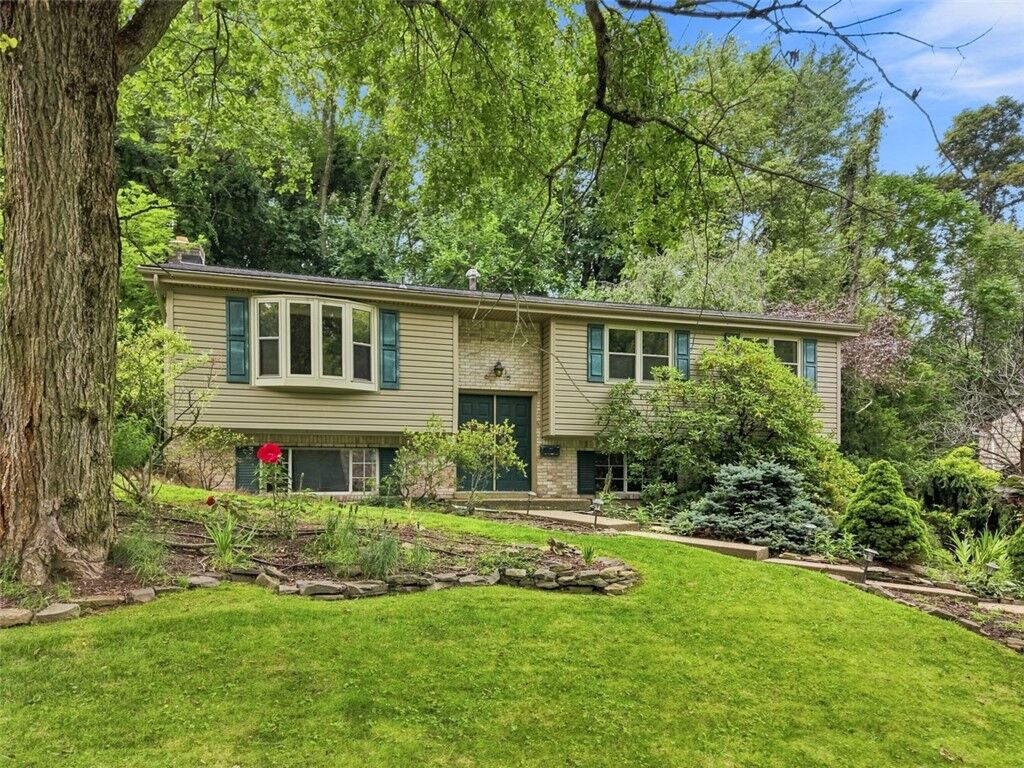 Property Photo:  167 Richmore Dr  PA 15147 