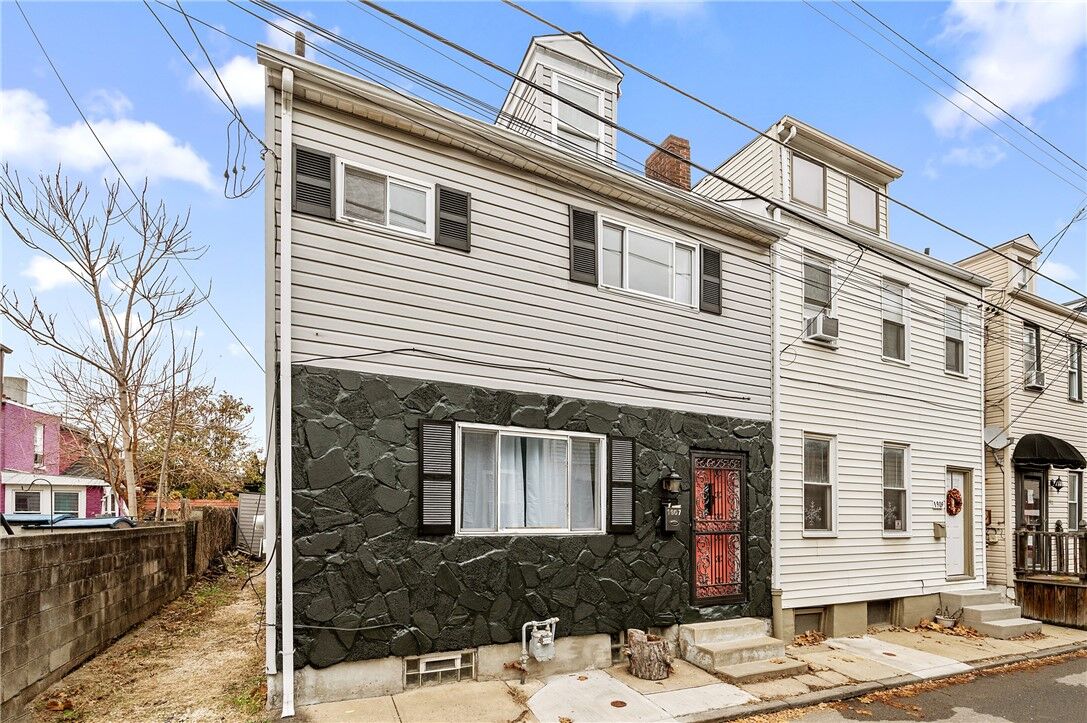 Property Photo: 1907 Fox Way PA 15203
