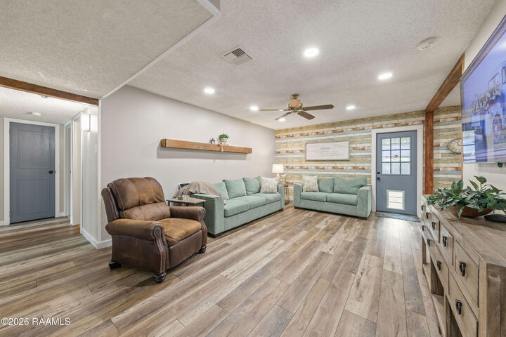 Property Photo:  215 Village Lane  LA 70506 