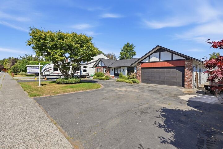Property Photo: 26959 33 Avenue BC V4W 3G5