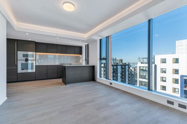 Property Photo: 1408 Robson Street 1303 BC V6G 0E6