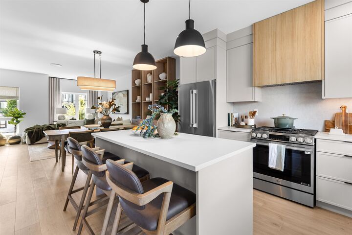 Property Photo: 16765 25 Avenue 7 BC V3Z 0X3