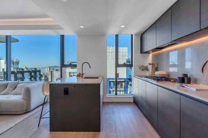 Property Photo: 1482 Robson Street 1802 BC V6G 0E4