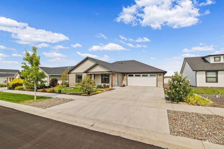 Property Photo:  3215 Parkridge Way  ID 83501 