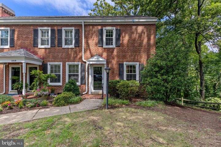 Property Photo: 2813 S Abingdon Street VA 22206