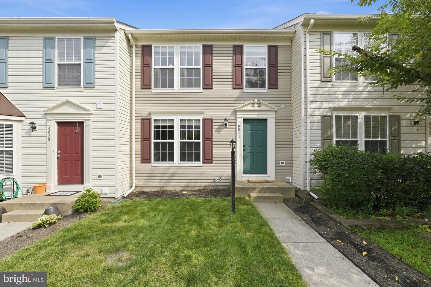 Property Photo:  9041 Falcon Glen Court  VA 20136 