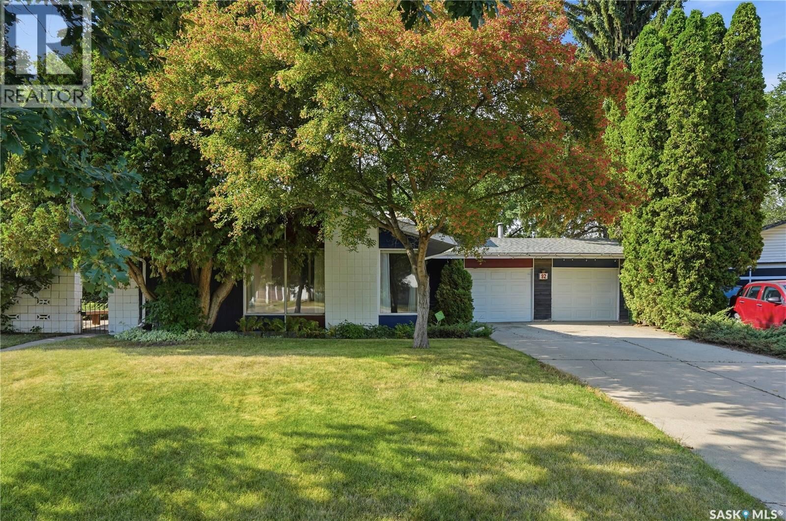 Property Photo: 92 Wentworth Crescent SK S7L 4A9