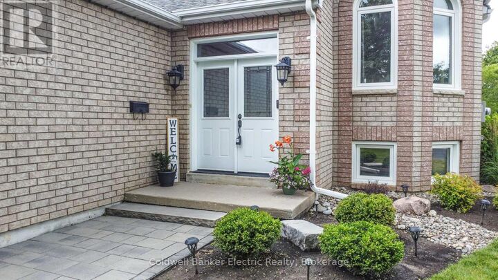 Property Photo:  1338 Wildlark Drive  ON K9K 2J4 