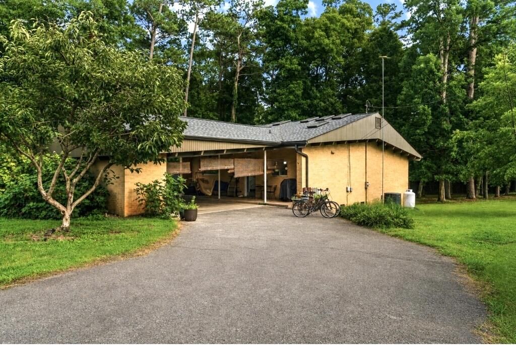 Property Photo:  520 Peachtree Street  GA 30705 