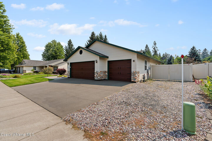 Property Photo:  1378 W Benjamin Ave  ID 83815 