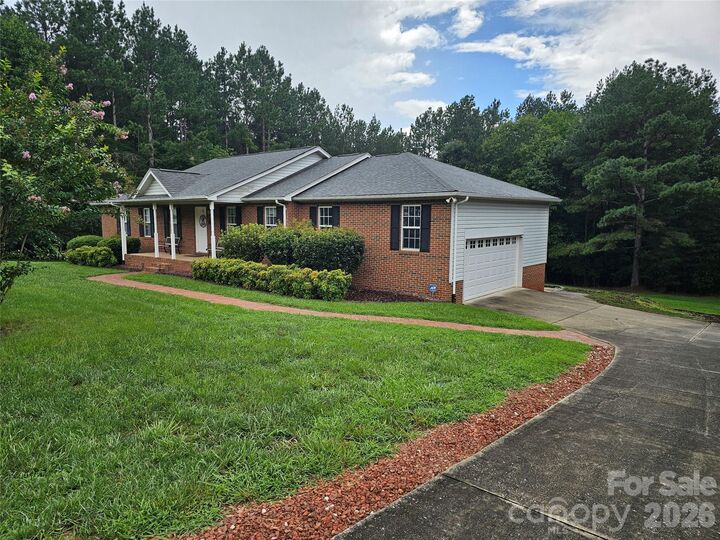 Property Photo: 306 Gardner Point Drive NC 28678