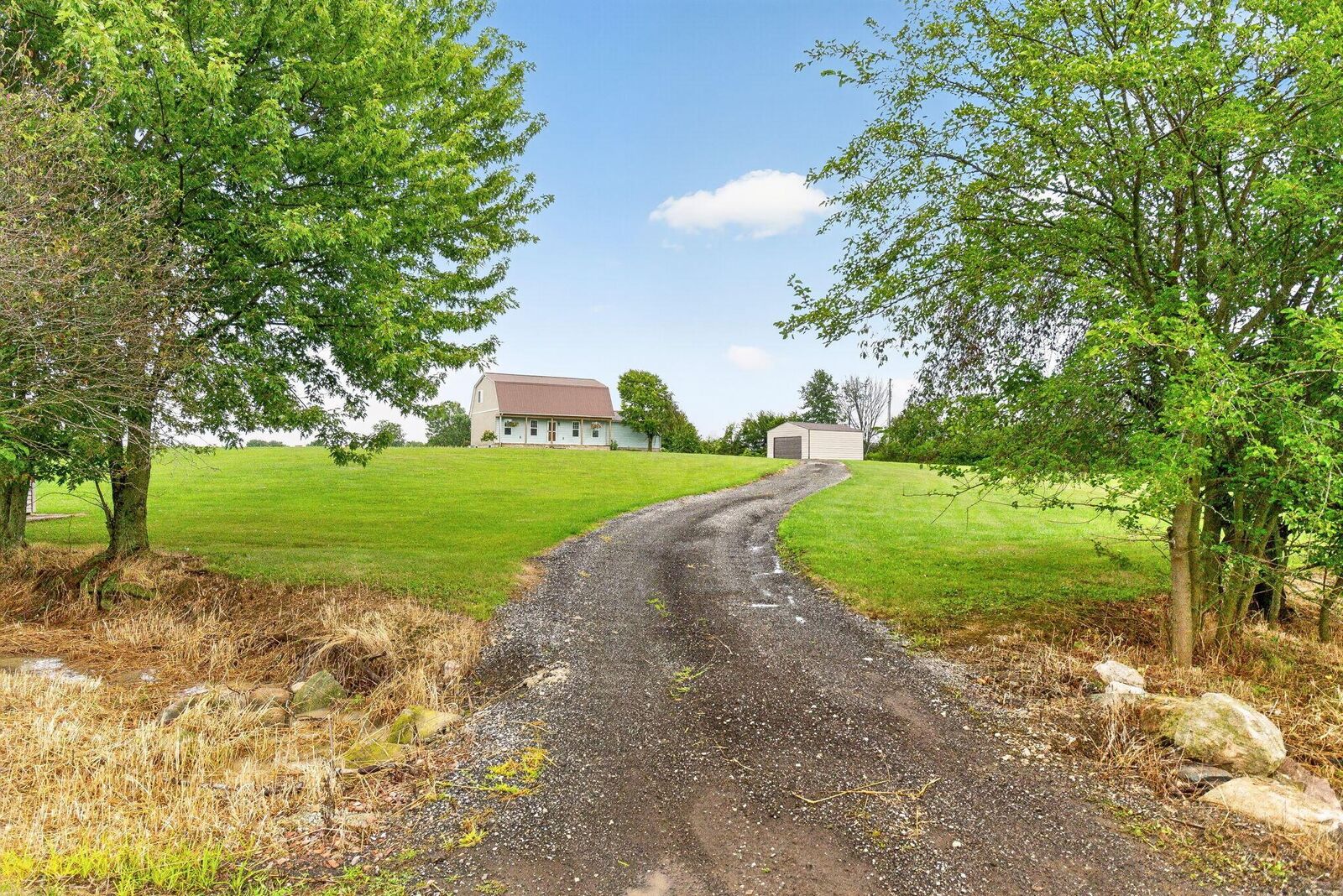 Property Photo: 142 Decliff N Road OH 43341